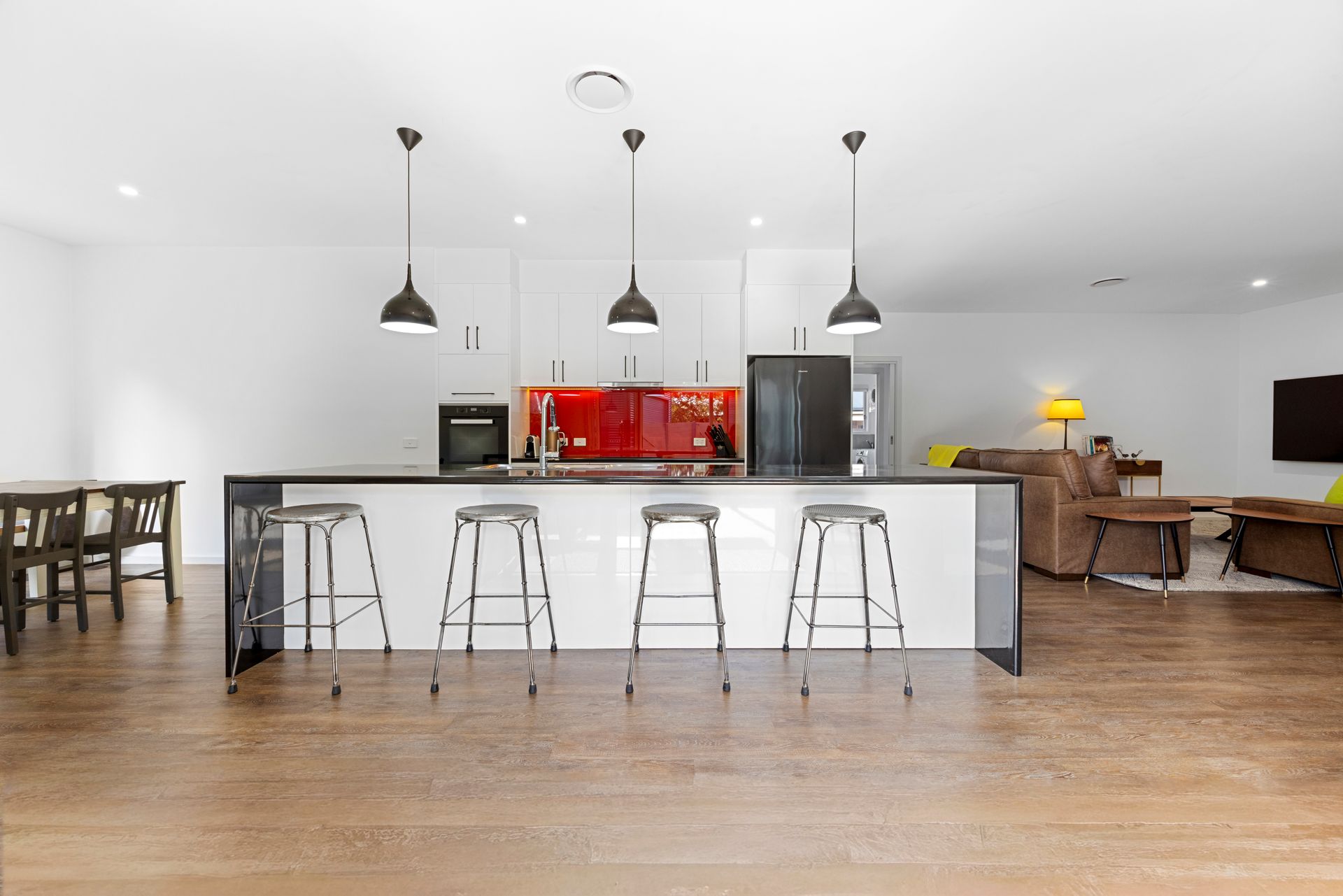 Spacious 4-Bedroom Retreat - Roamly